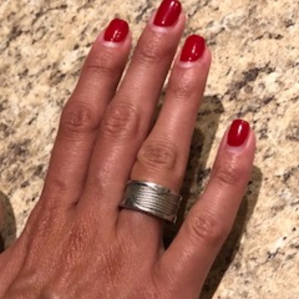 WOMEN'S SIZE 6 BAND RING - Picture 2 of 2
